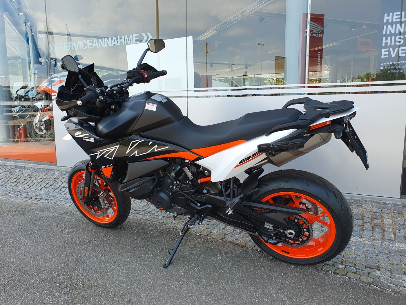 Fahrzeugabbildung KTM 890 SMT Modell 2023 mit Techpack