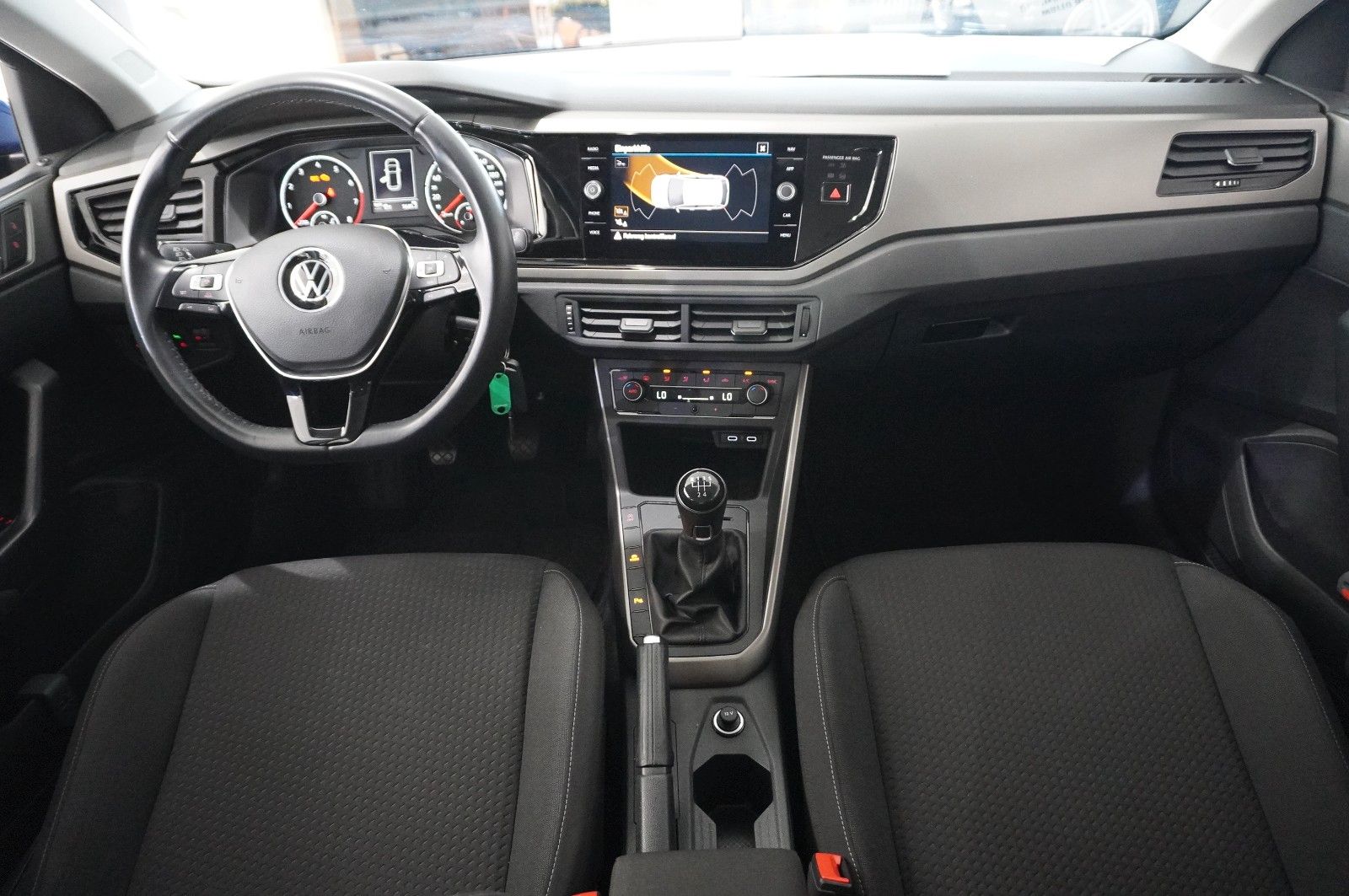 Fahrzeugabbildung Volkswagen Polo VI 1.0 TSI COMFORTLINE NAVI/LED/KAMERA/DAB+