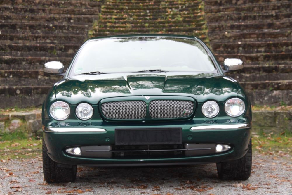 Jaguar XJR