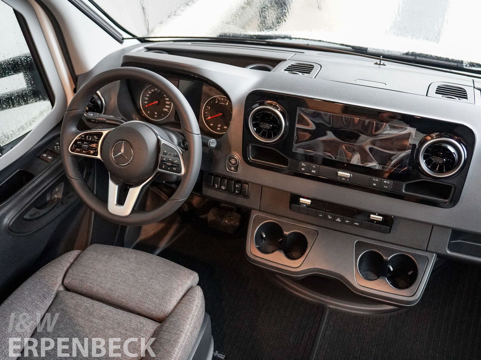 Fahrzeugabbildung HYMER / ERIBA / HYMERCAR MC-T 600 WhiteLine Distronic