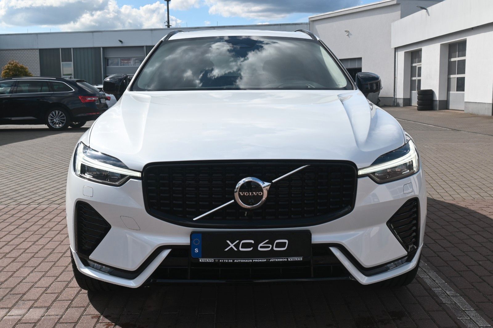 Fahrzeugabbildung Volvo XC60 B4 D AWD Ultimate Dark*STDHZG*360°*LUFT*ACC