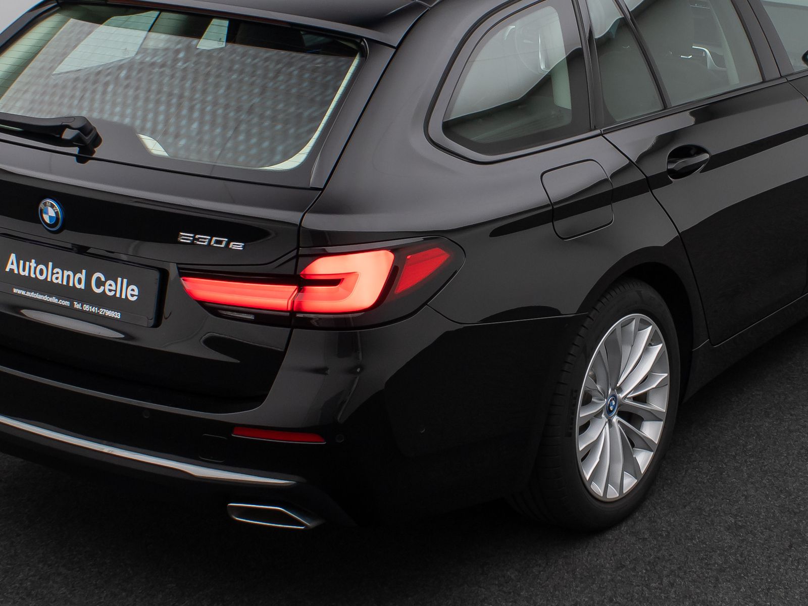 Fahrzeugabbildung BMW 530e Luxury Line Panorama Kamera HUD DAB 4xKlima