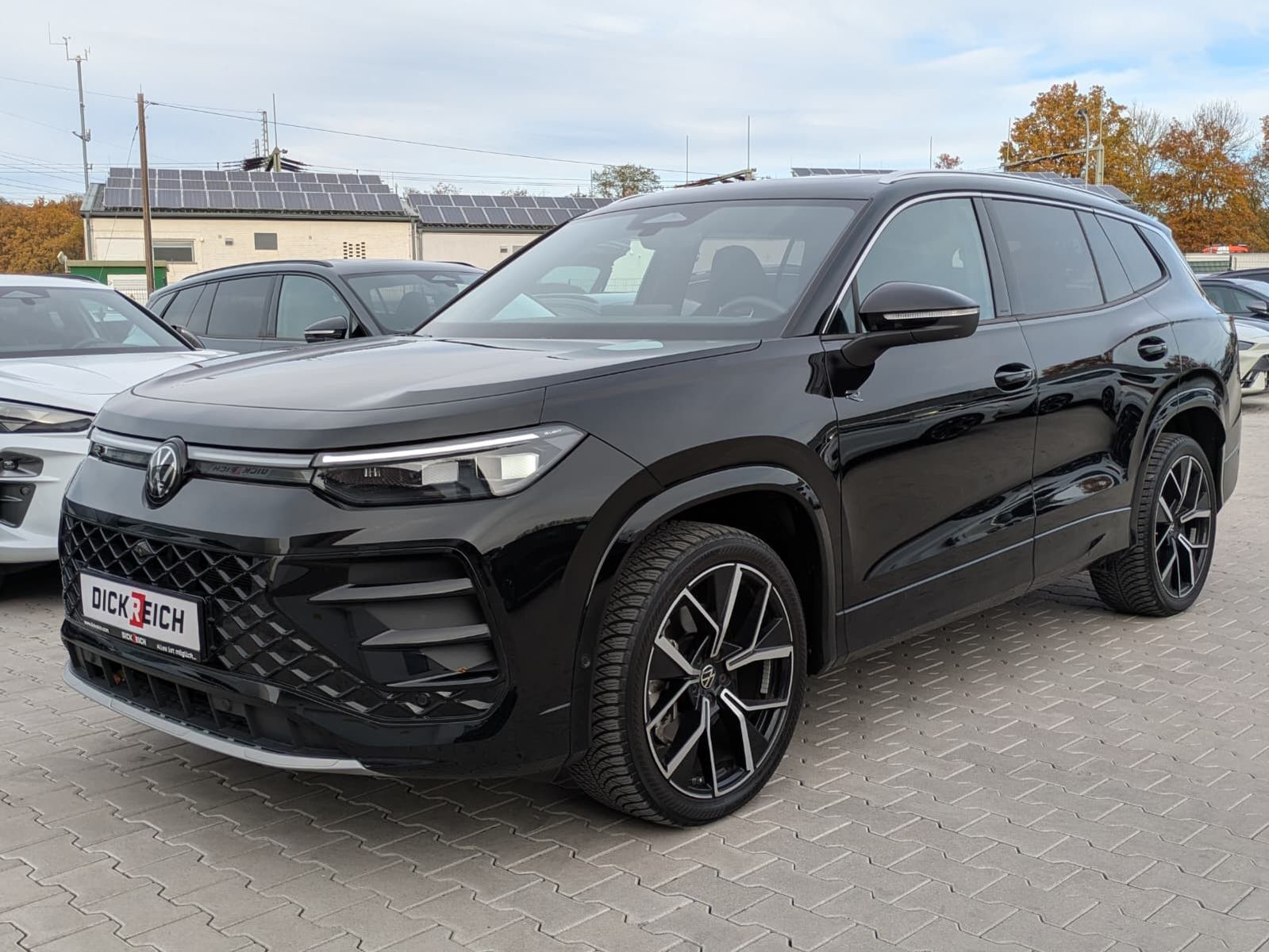 Fahrzeugabbildung Volkswagen Tayron 2.0 TDI 4M R-Line 7Si*MATRIX*AHK*PANO*HUD