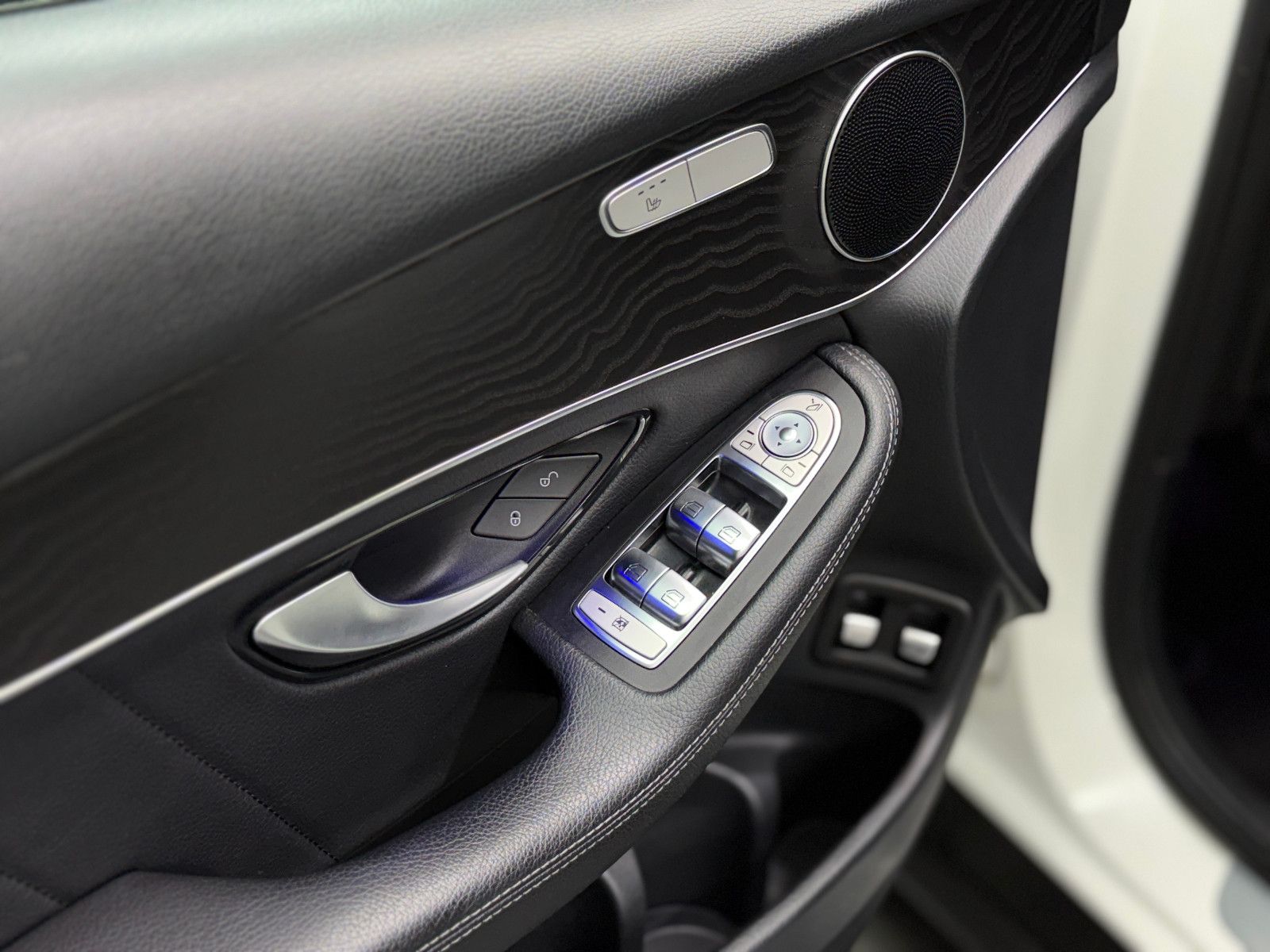 Fahrzeugabbildung Mercedes-Benz GLC 300 d Coupe 4Matic |AMG-LINE|AHK|PANO|LED