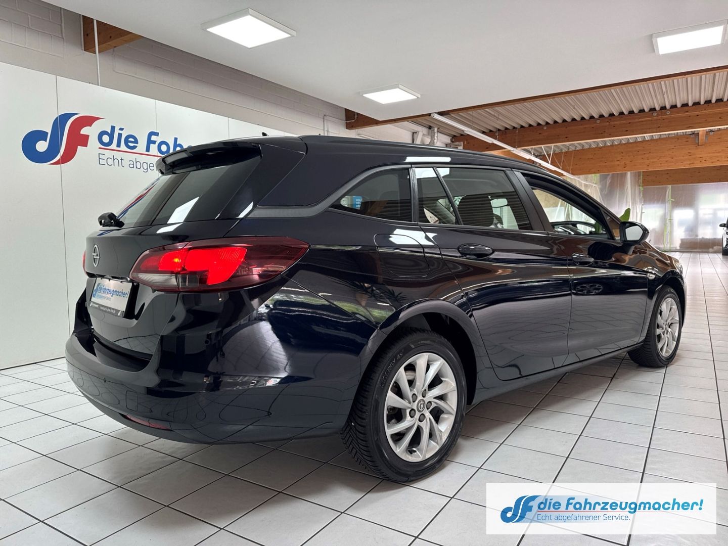 Fahrzeugabbildung Opel Astra K Sports Tourer Edition Start Stop Navi AC