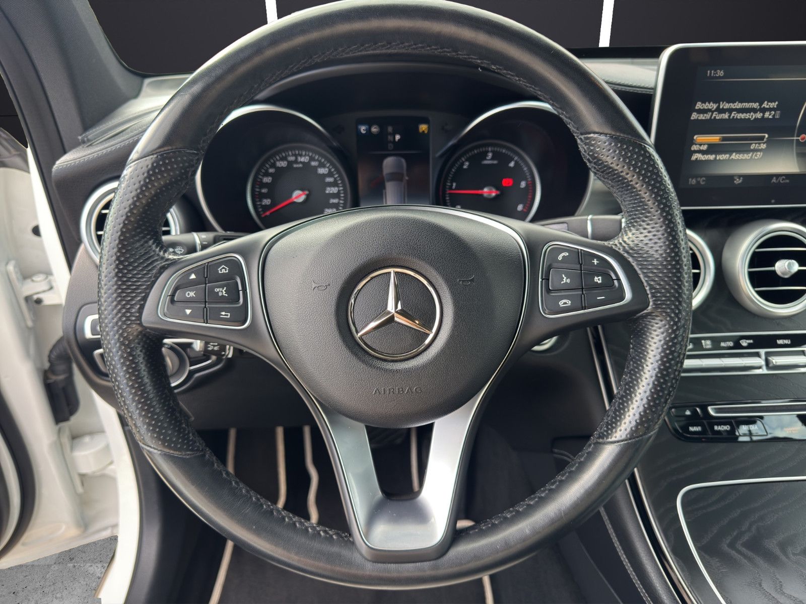 Fahrzeugabbildung Mercedes-Benz GLC 220 d 4Matic/AMG Line/Pano/ACC/Keyless Go