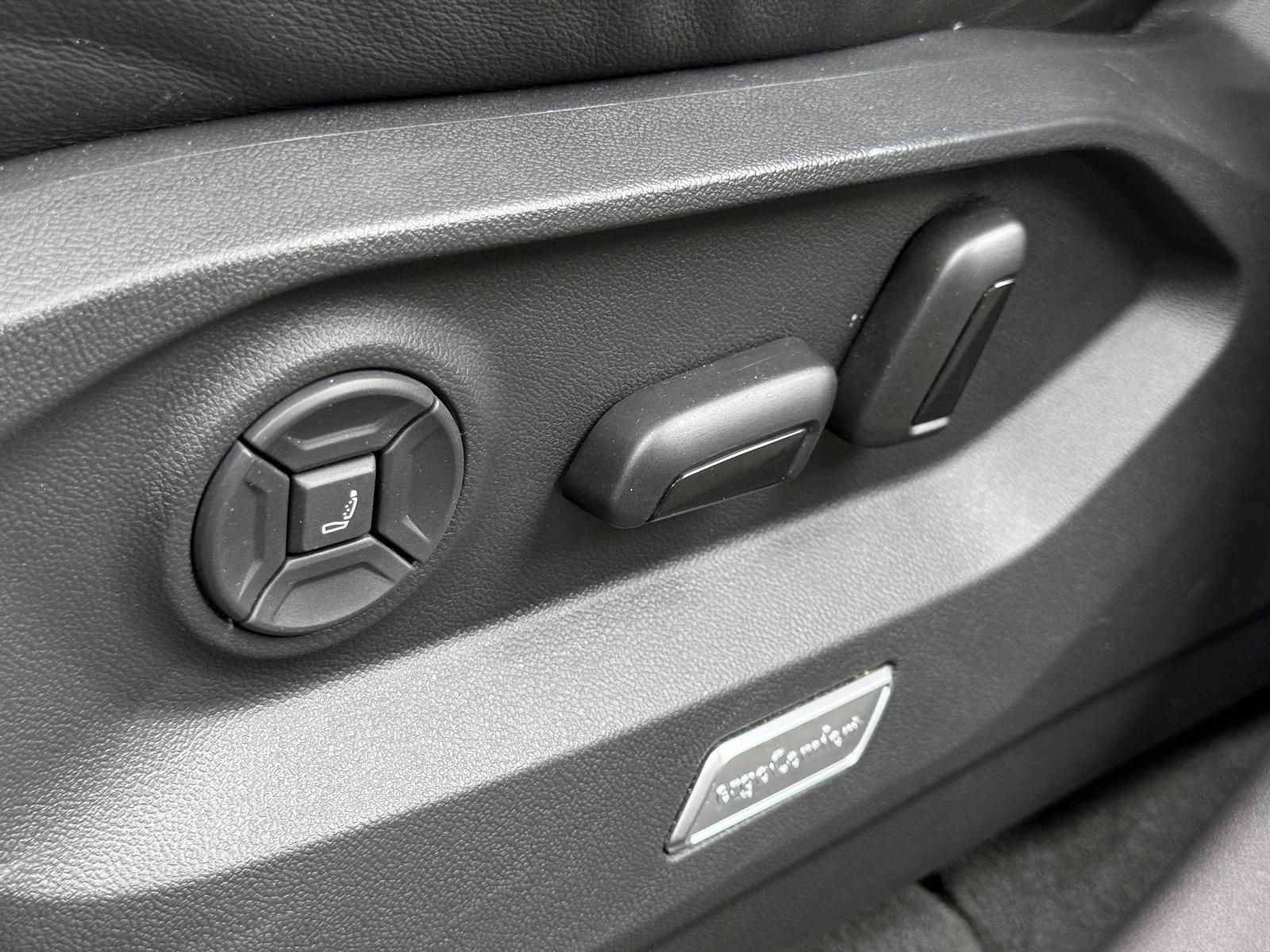 Fahrzeugabbildung Volkswagen 4.0 TDI V8*R-LINE*STANDHZ*DYNAUDIO*LUFT*PANO*AHK