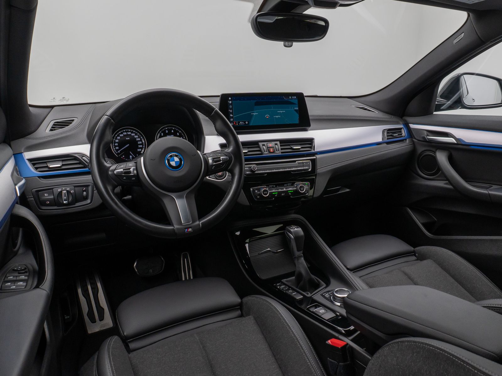 Fahrzeugabbildung BMW X2 xD25e M Sport HUD DAB HiFi LED Alarm 20Zoll