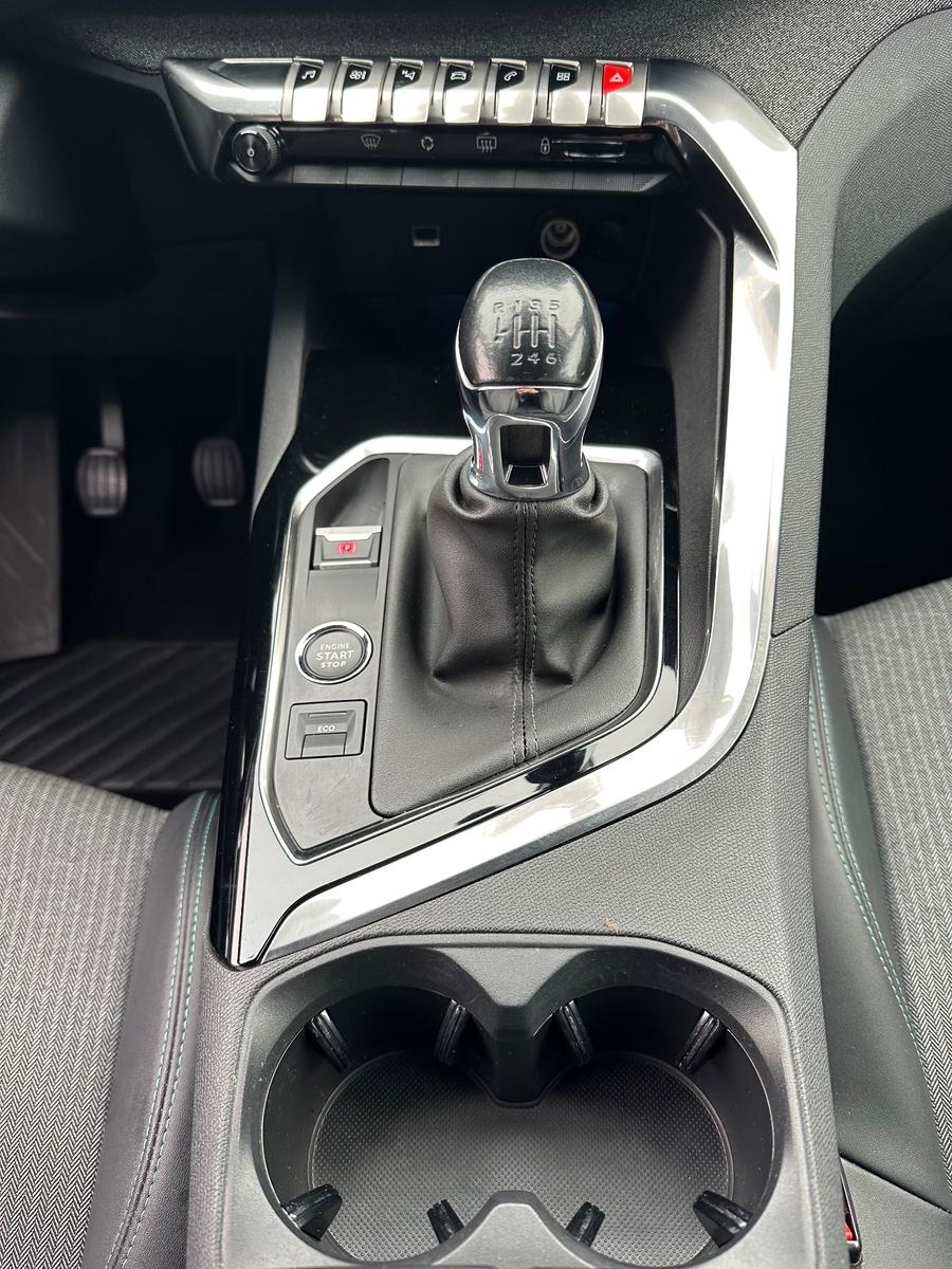 Peugeot 3008 PureTech 130 Allure Pack NAV+LED+KAM