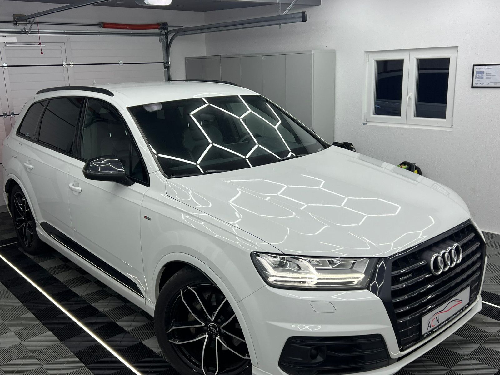 Fahrzeugabbildung Audi Q7 3.0 TDI Quattro S-LINE/21ZOLL/MATRIX/AHK/AMBI