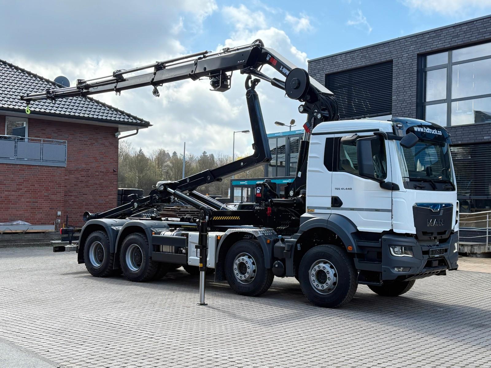 MAN TGS 41.440 8x4  Abrollkipper + Kran HIAB 302-5