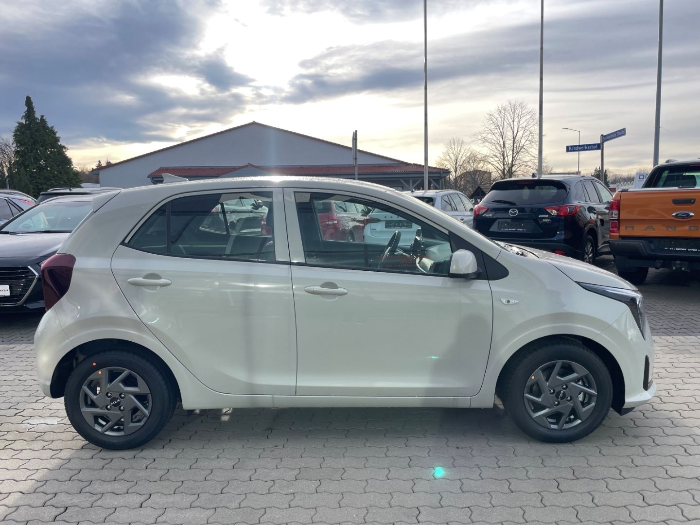 Fahrzeugabbildung Kia Picanto Vision Spurhalteass Verkehrszeichenerk