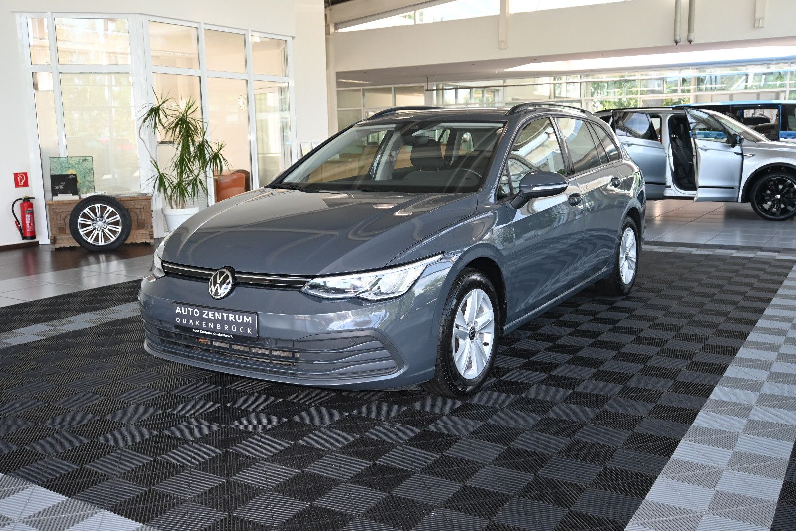 Volkswagen Golf VIII Var 2.0 TDI Life LED Navi ACC Virtual imagem 3