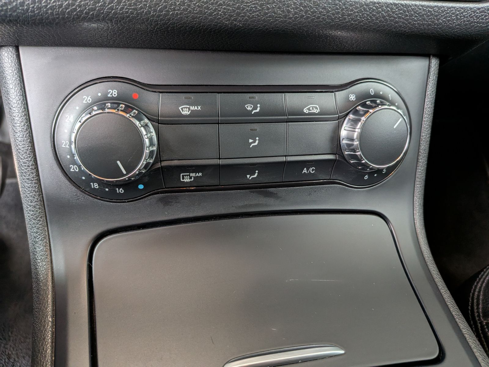 Fahrzeugabbildung Mercedes-Benz B 200 CDI Bi-Xenon Night-Paket PDC SHz Leder 18"