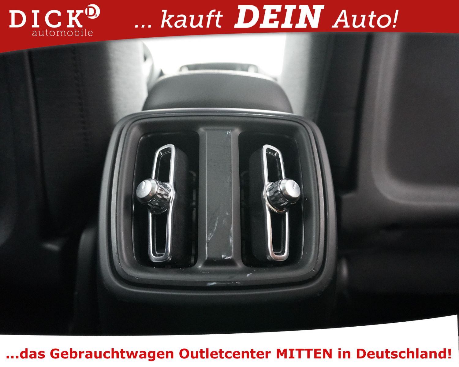 Fahrzeugabbildung Volvo XC40 T3 Aut Momen PANO+VIRTU+LED+KAM+H&K+ACC+SHZ