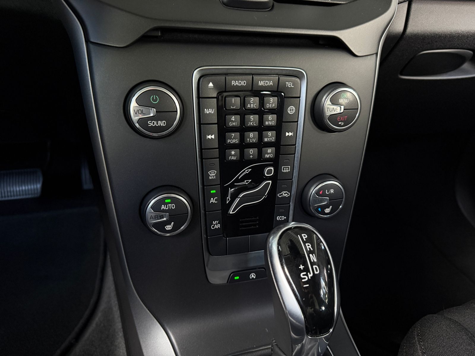 Fahrzeugabbildung Volvo V40 Kinetic SENSUS CONNECT LED SHZ PDC ALU