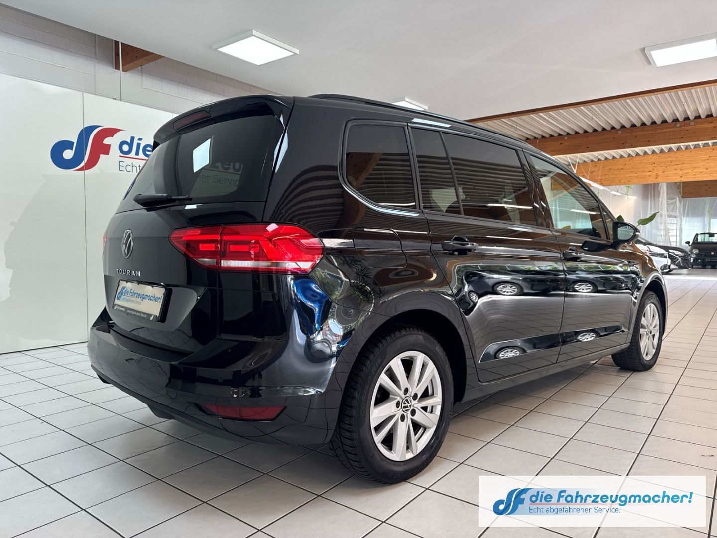 Fahrzeugabbildung Volkswagen Touran Comfortline 7.Si. AHK-klap.150PS Navi Dig