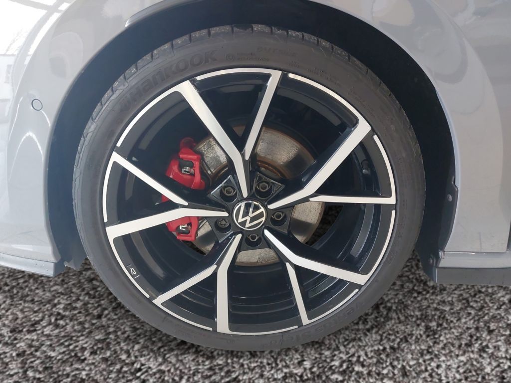 Fahrzeugabbildung Volkswagen Golf 2.0 TDI GTD Matrix Head Up Black Style ACC