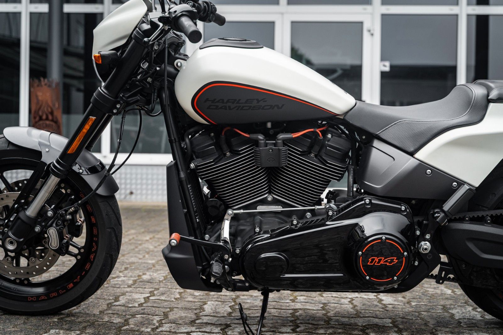 Fahrzeugabbildung Harley-Davidson FXDRS 114 CUI - KESSTECH - SEITLICHER KZH