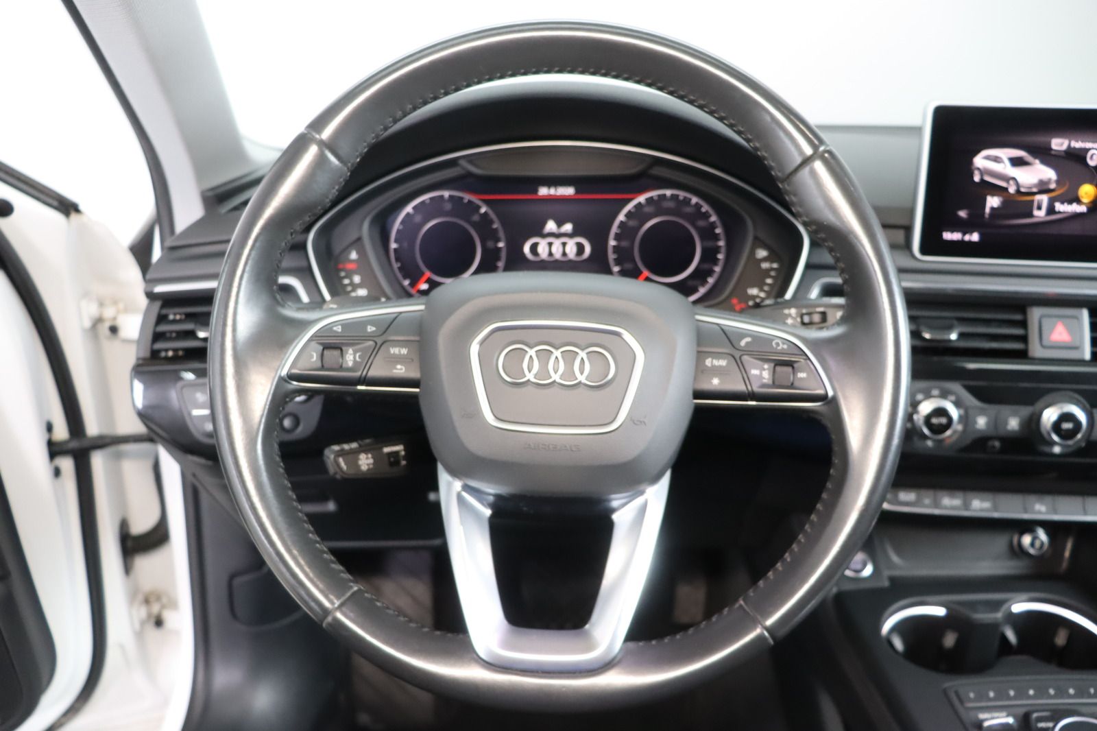 Fahrzeugabbildung Audi A4 Avant 3.0 TDI design * HUD * AHK