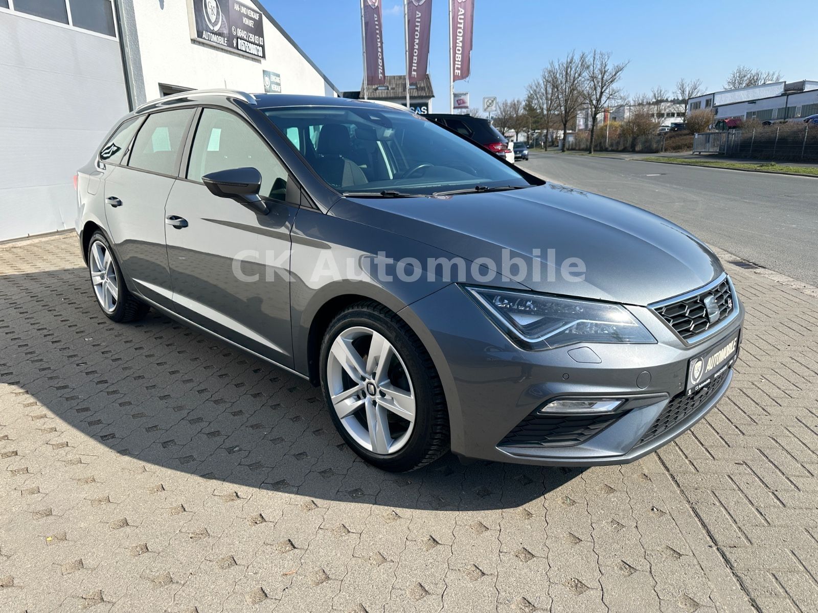 Fahrzeugabbildung SEAT Leon ST 1.5 TSI FR/Navi/Klima/LED/Tempomat/PDC
