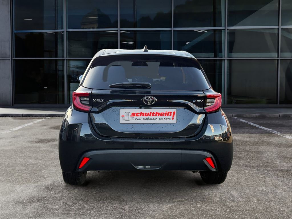 Fahrzeugabbildung Toyota Yaris Hybrid 116 1.5 VVT-i Teamplayer