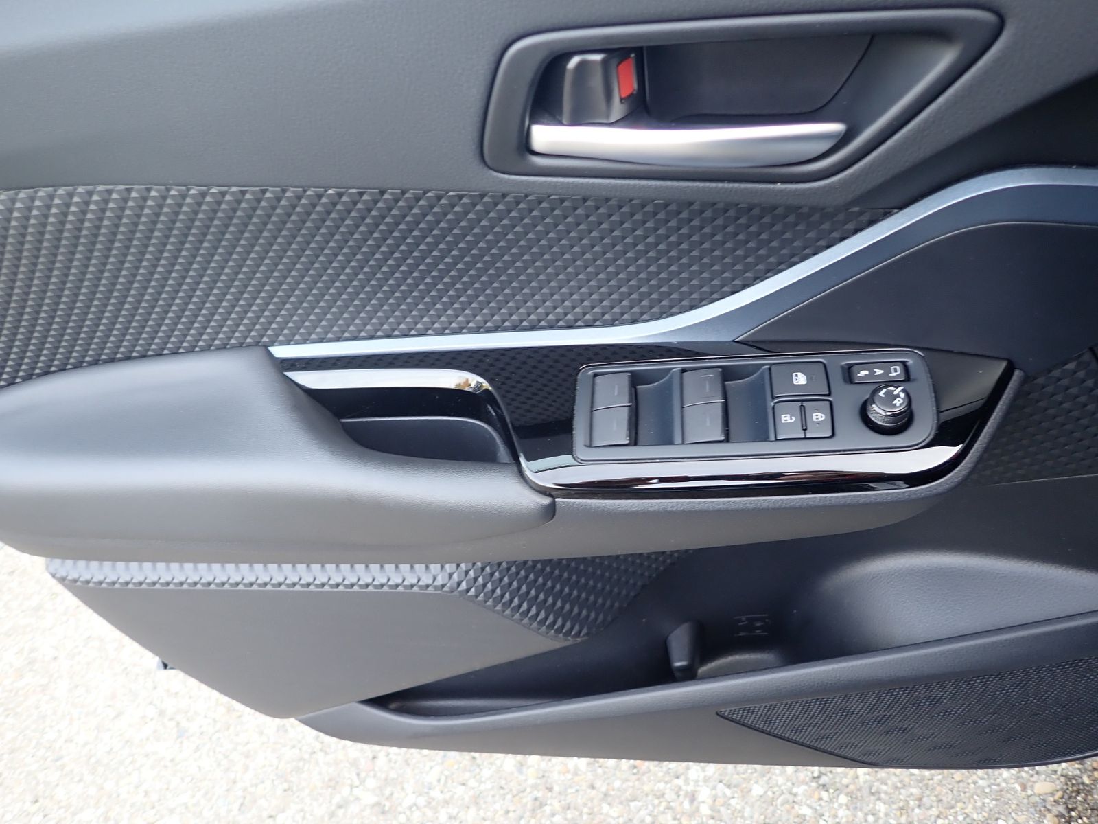 Fahrzeugabbildung Toyota C-HR Hybrid Team D / AHK / KAMERA