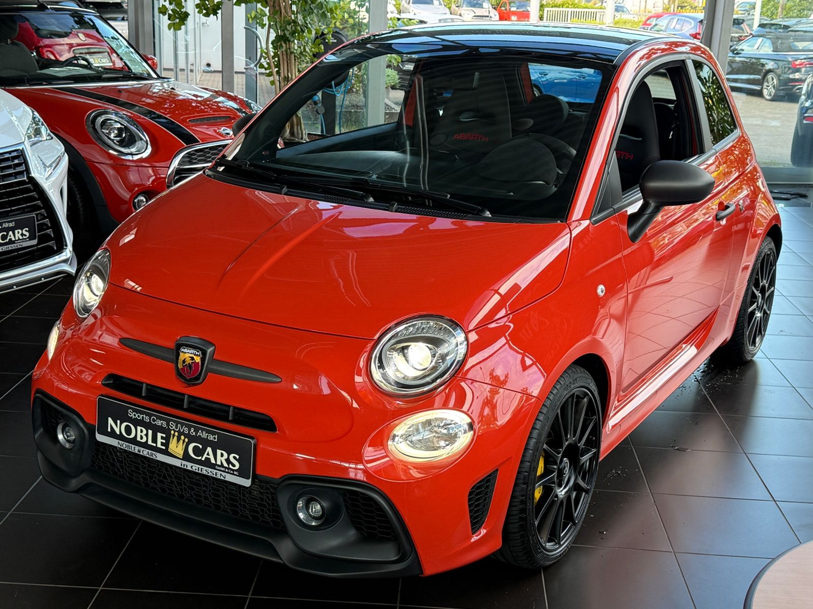 Fahrzeugabbildung Abarth 695 Competizione BEATS NAVI SABELT