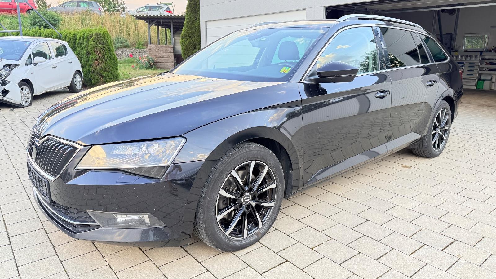 Skoda Superb 2.0 Combi DSG Navi LED