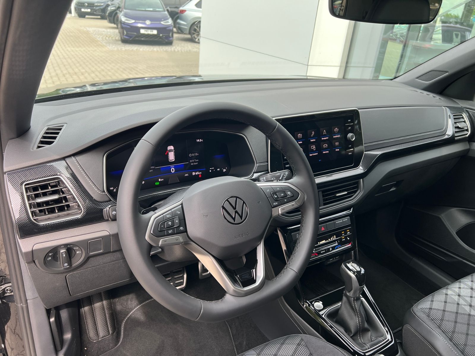 Fahrzeugabbildung Volkswagen T-Cross R-Line 1.5 TSI DSG *AHK, IQ.LIGHT, ACC,