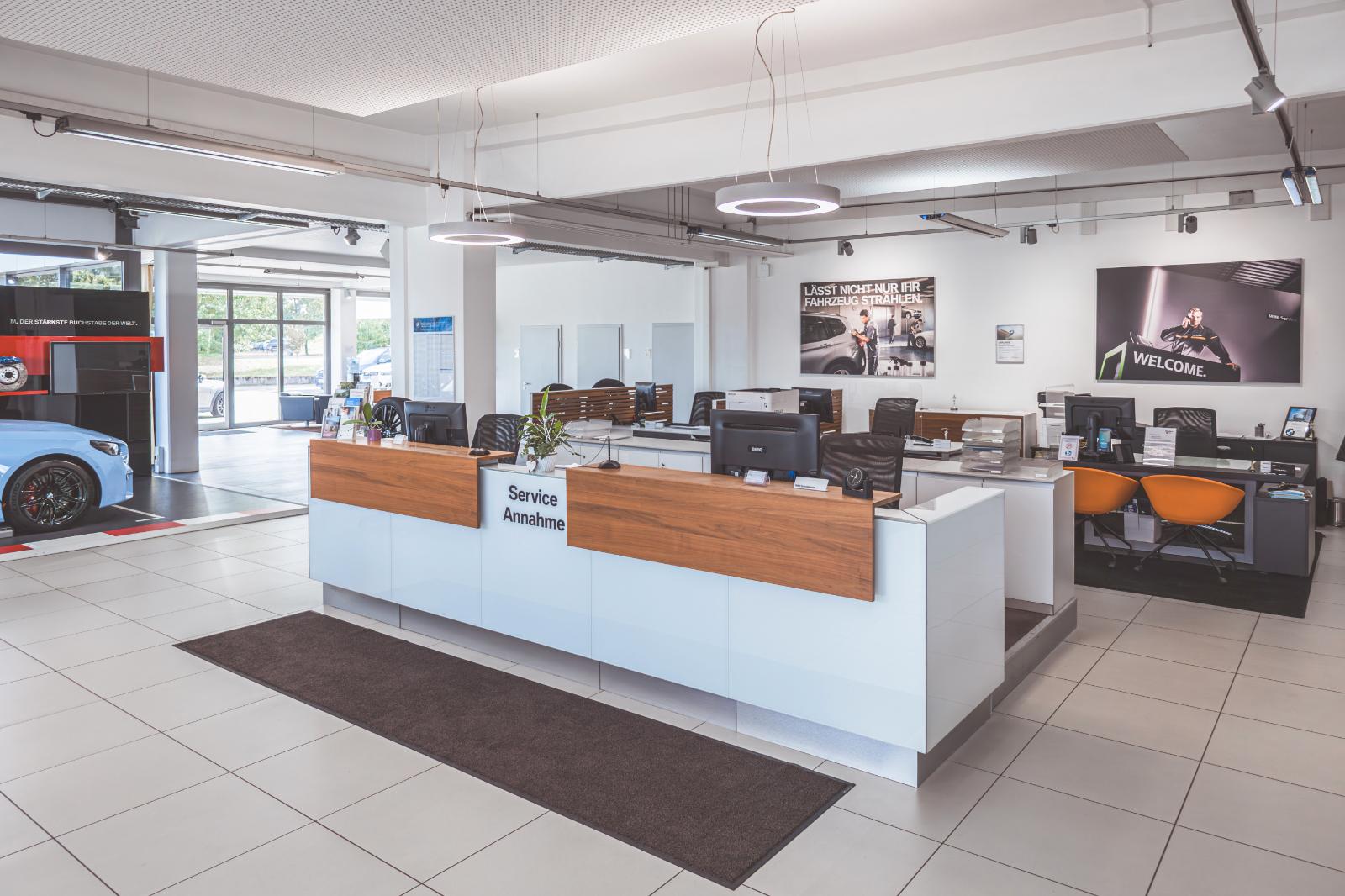 showroom-image-top