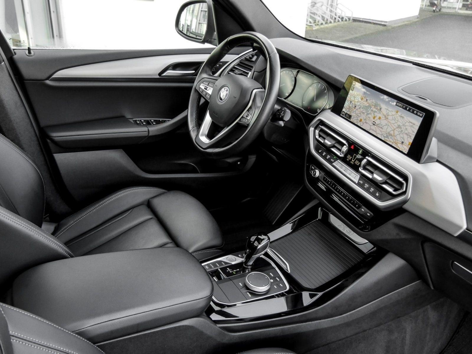 BMW X3 xDrive30e PANO AHK RFK NAVI LED PDC V+H DAB