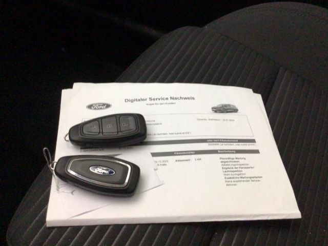 Fahrzeugabbildung Ford Focus Turnier Titanium FAHRERASSISTENZPAKET