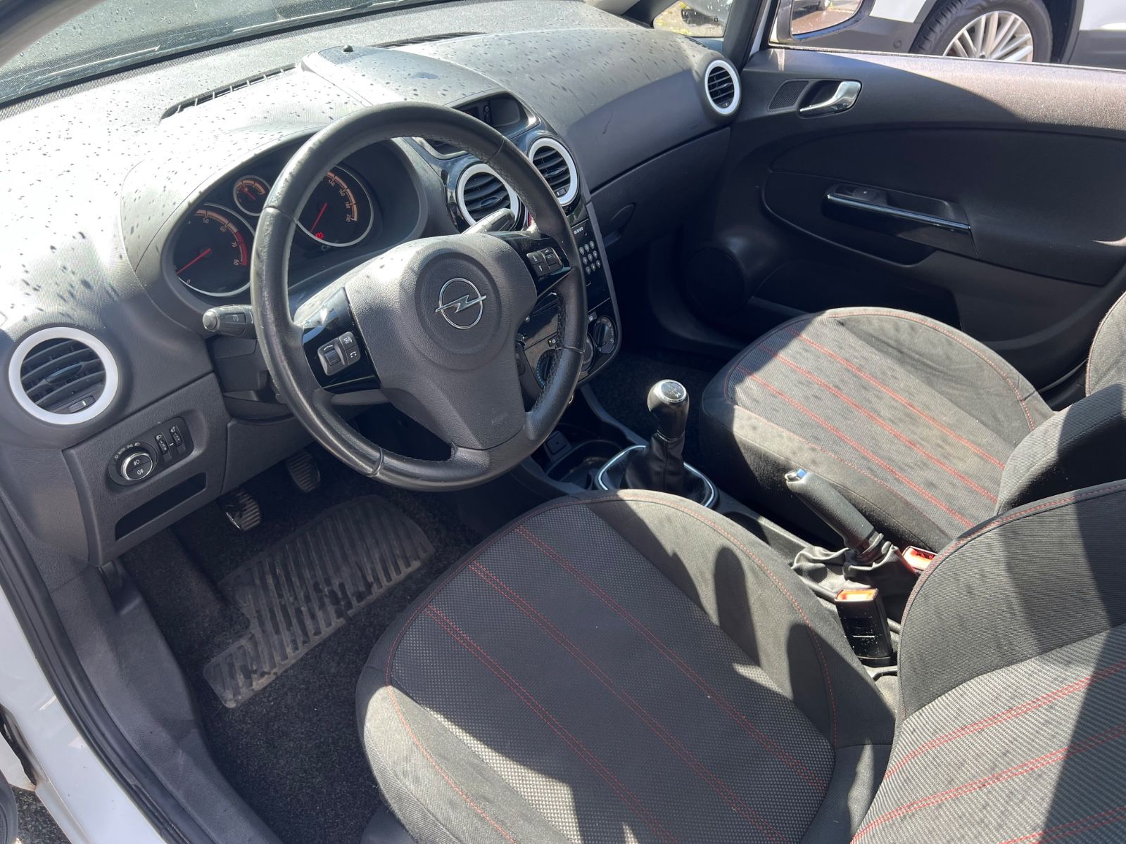 Fahrzeugabbildung Opel Corsa D 1.2 Color Edition