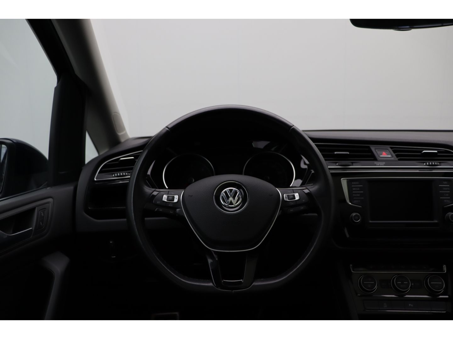 Fahrzeugabbildung Volkswagen Touran Comfortline BMT ACC, Pano, Schiebedach
