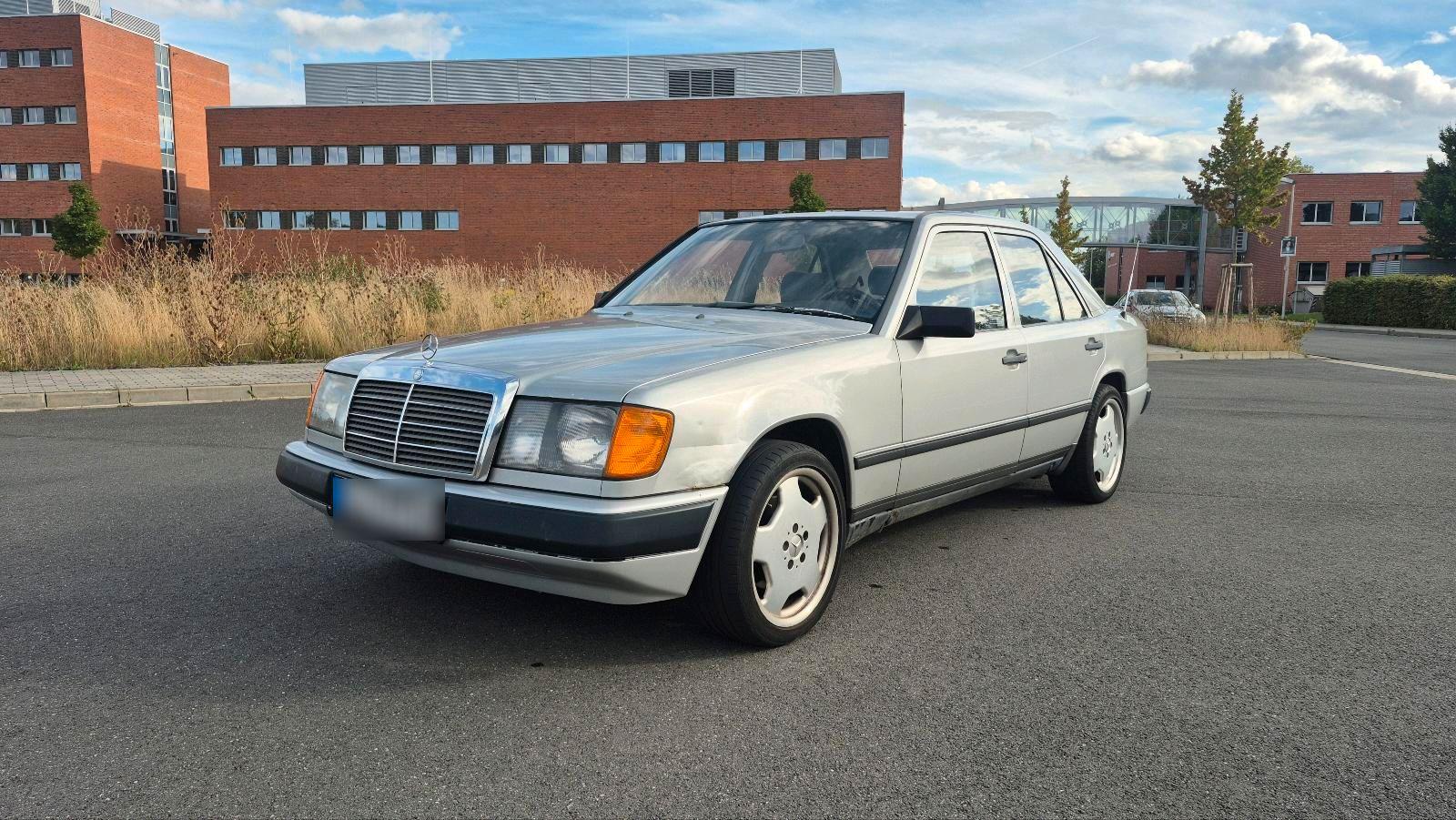 Mercedes-Benz E 230
