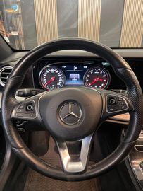 Mercedes E 200 - 11