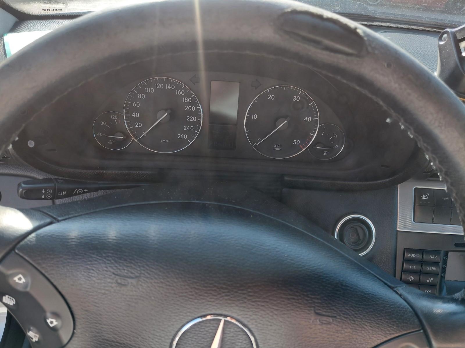 Mercedes-Benz 320 2004 — photo 7