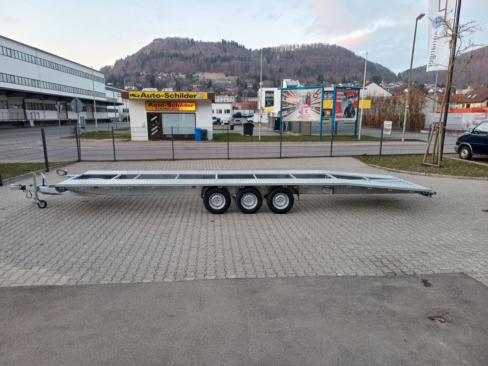 Andere Autotr-r 3,5 T,8,6x2,1m,13 Z Rd,3 Achse, E-Rad