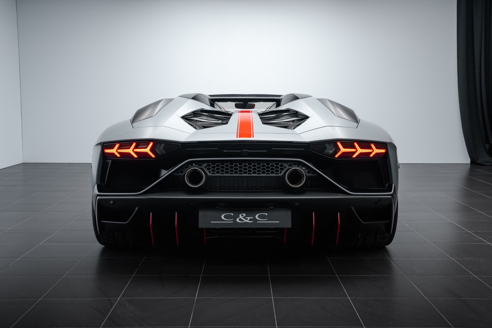 Fahrzeugabbildung Lamborghini Aventador Ultimae Roadster FULL CARBON/1 of 250