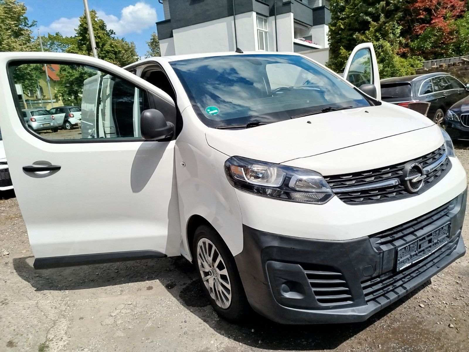 Opel Vivaro - 1