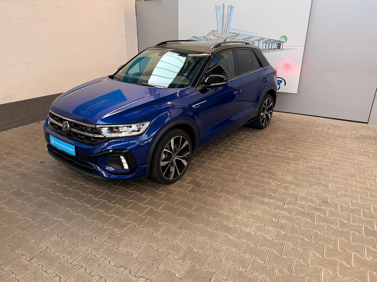 Fahrzeugabbildung Volkswagen T-Roc R-Line 1.5TSI DSG + Black Style + AHK + Ka