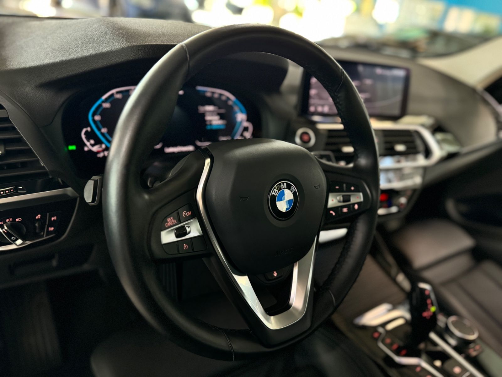 Fahrzeugabbildung BMW X3 xD30e xLine HUD Kamera  DAB Cockpit H/K Sport