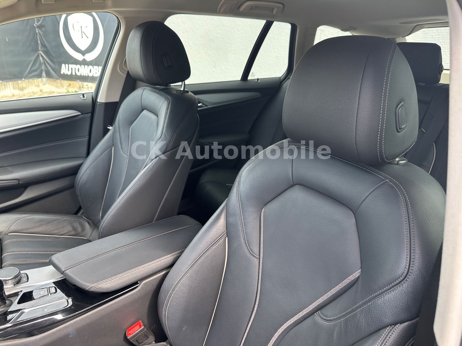 Fahrzeugabbildung BMW 520d Touring/Navi/Leder/Head-Up/Kamera/LED/ACC