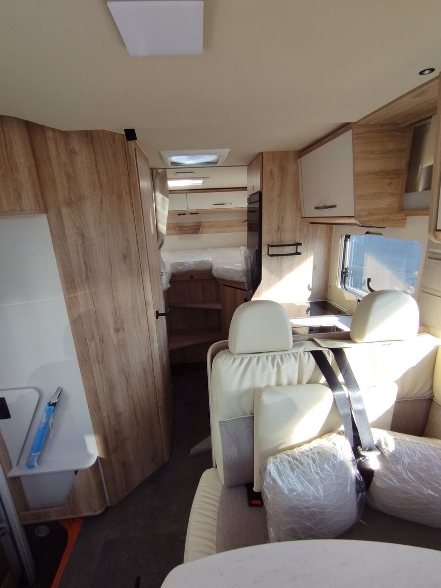 Fahrzeugabbildung Eura Mobil Profila RS PRS 695 EB Automatik + Mondial Paket