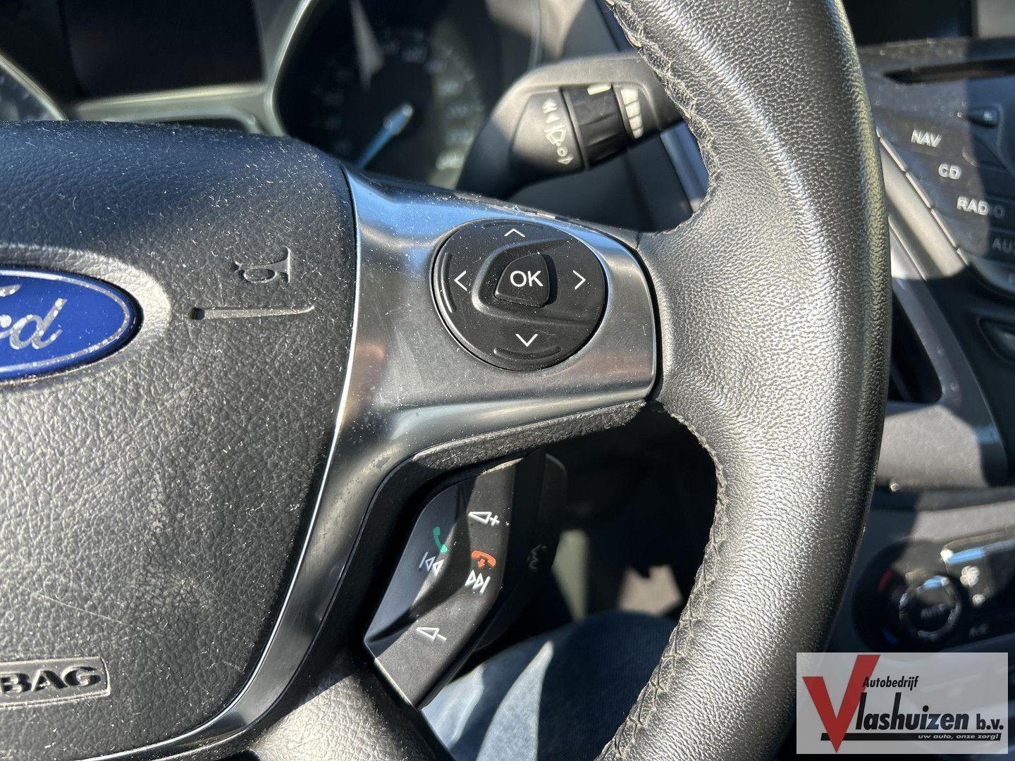 Ford Focus 2012 — photo 10