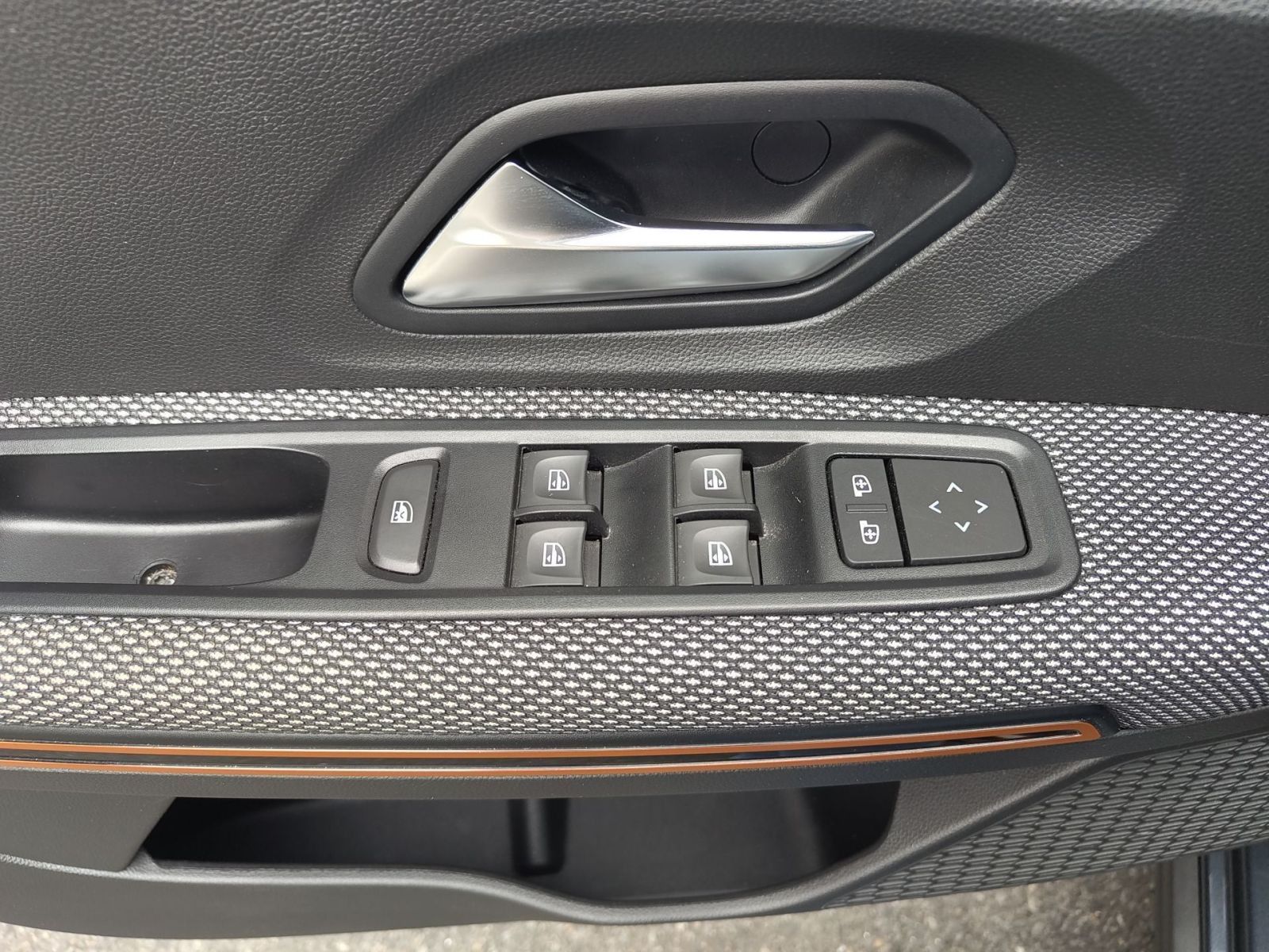 Fahrzeugabbildung Dacia Sandero Stepway III 1.0 TCe 100 ECO-G Comfort