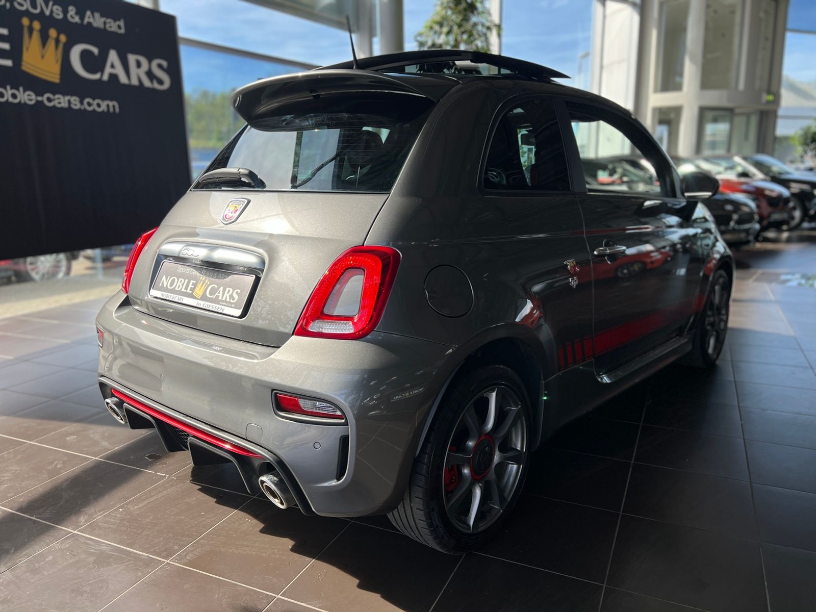 Fahrzeugabbildung Abarth 595 Skydome PANO XEN NAV SHZ PDC ALU