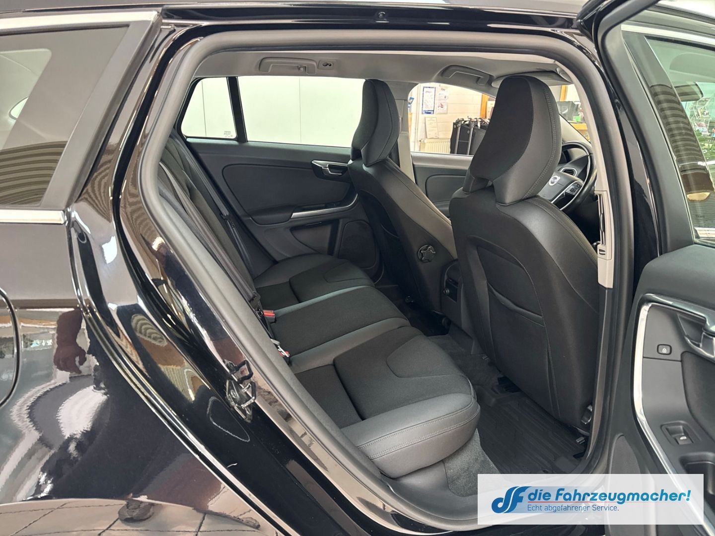 Fahrzeugabbildung Volvo V60 Kombi Momentum D3 Navi Klimaautom Musikstrea