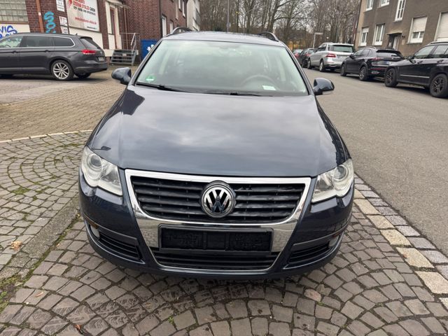 Volkswagen Passat/Automatik/Klimaautomatik/Sitzheizung